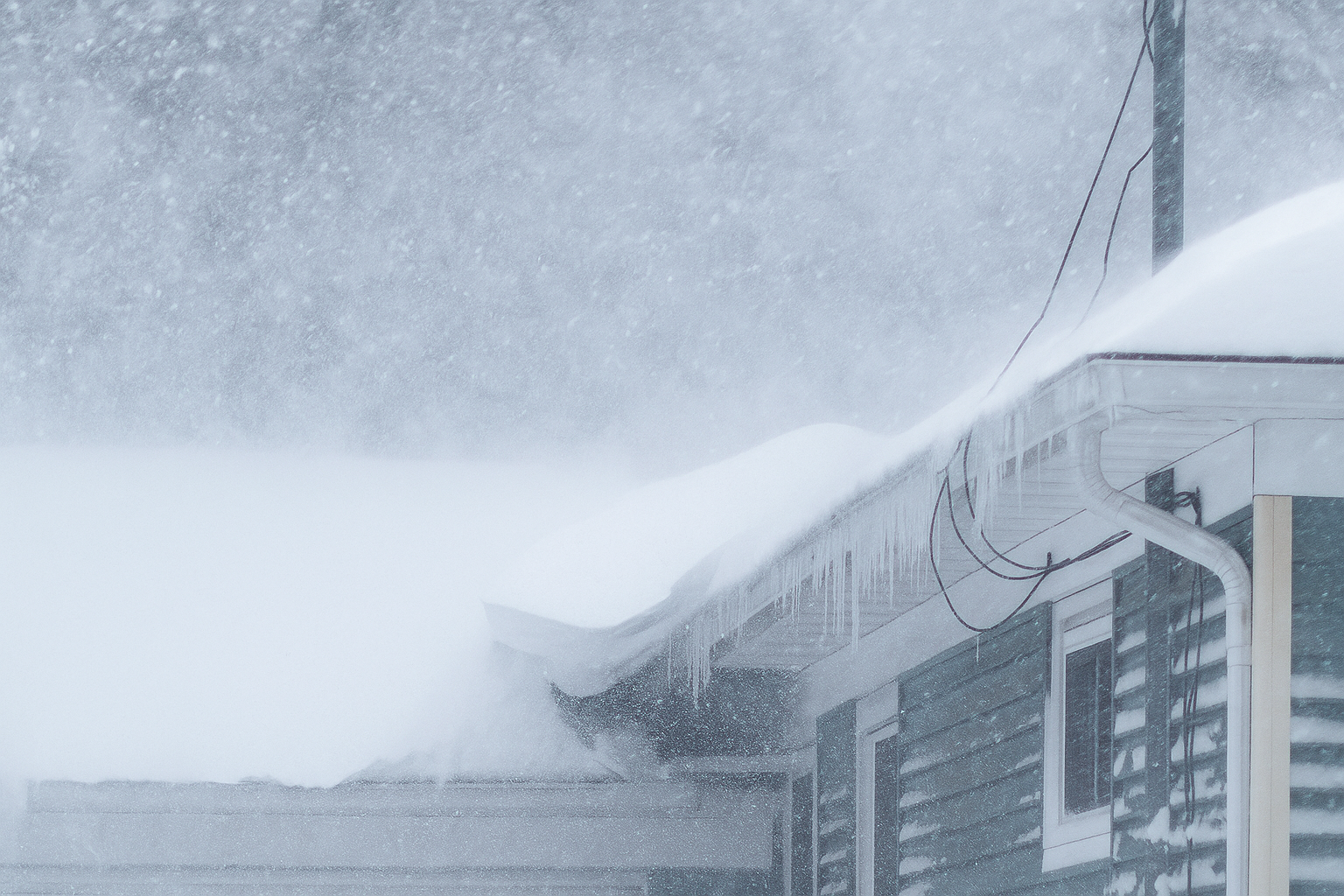 20251029_2228_Intense Snow Blizzard_remix_01k8sezzxee9zabgvr98ah0jrw (1)